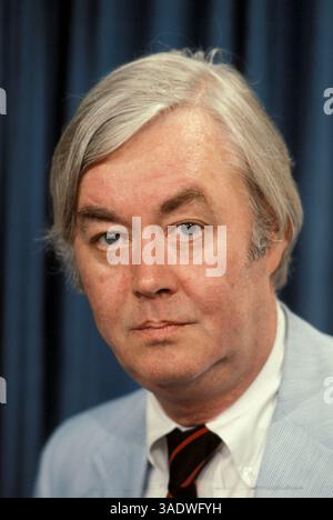 Juli 2003; Washington, DC, USA; der verstorbene Senator DANILE PATRICK MOYNIHAN begann als Assistent des Gouverneurs von New York Averell Harriman, diente als stellvertretender Arbeitssekretär für die Präsidenten Kennedy und Johnson, Chief Inland Advisor und Botschafter in Indien unter Präsident Nixon und als UN-Botschafter von Präsident Ford. 1976 kandidierte er für den Senat von New York und bekleidete vier Amtsperioden, 2000 ging er in den Ruhestand. Er diente in der Navy im Zweiten Weltkrieg und als Harvard-Professor. Er schrieb 18 Bücher, neun als Senator. Er war der beliebteste Demokrat der Republikaner und war weithin VI Stockfoto