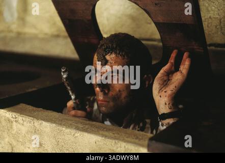 April 2003; London, England, Vereinigtes Königreich; der Schauspieler ROWAN ATKINSON spielt in der Komödie „Johnny English“ unter der Regie von Peter Howitt den dimmköpfigen Johnny English. (Kreditbild: Entertainment Pictures/ZUMAPRESS.com) Stockfoto