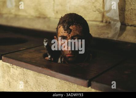 April 2003; London, England, Vereinigtes Königreich; der Schauspieler ROWAN ATKINSON spielt in der Komödie „Johnny English“ unter der Regie von Peter Howitt den dimmköpfigen Johnny English. (Kreditbild: Entertainment Pictures/ZUMAPRESS.com) Stockfoto