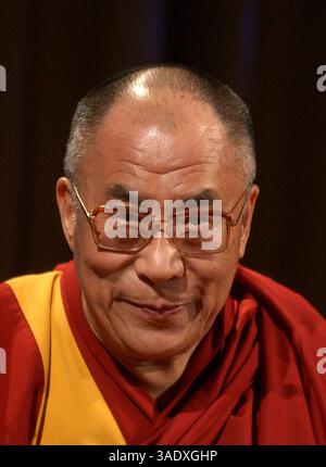 September 2003; New York, NY, USA; seine Heiligkeit der DALAI LAMA besuchte New York City. Er sprach in Guggenheim. (Bild: Dan Herrick/ZUMAPRESS.com) Stockfoto