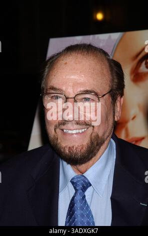 September 2003; New York, NY, USA; JAMES LIPTON bei der New Yorker Sondervorführung von 'Anything Else' im Pariser Theater. (Bild: Dan Herrick/ZUMAPRESS.com) Stockfoto