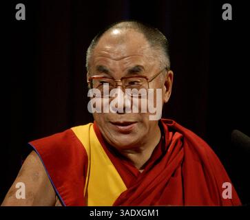 September 2003; New York, NY, USA; seine Heiligkeit der DALAI LAMA besuchte New York City. Er sprach in Guggenheim. (Bild: Dan Herrick/ZUMAPRESS.com) Stockfoto