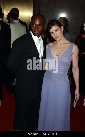 Juni 2004; New York, NY, USA; TAYE DIGGS und IDINA MENZEL kamen bei den 58. jährlichen Tony Awards, die in der Radio City Music Hall stattfanden. Idina gewann den Titel Best Performance in a Musical der Hauptdarstellerin. (Bild: Dan Herrick/ZUMAPRESS.com) Stockfoto