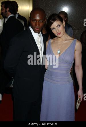 Juni 2004; New York, NY, USA; TAYE DIGGS und IDINA MENZEL kamen bei den 58. jährlichen Tony Awards, die in der Radio City Music Hall stattfanden. Idina gewann den Titel Best Performance in a Musical der Hauptdarstellerin. (Bild: Dan Herrick/ZUMAPRESS.com) Stockfoto
