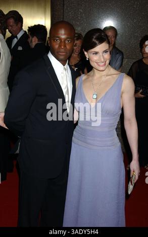 Juni 2004; New York, NY, USA; TAYE DIGGS und IDINA MENZEL kamen bei den 58. jährlichen Tony Awards, die in der Radio City Music Hall stattfanden. Idina gewann den Titel Best Performance in a Musical der Hauptdarstellerin. (Bild: Dan Herrick/ZUMAPRESS.com) Stockfoto