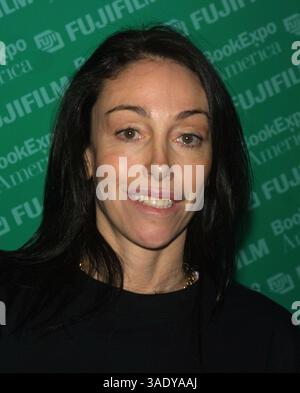 Mai 2002; New York, NY, USA; die ehemalige Hollywood-Madame HEIDI FLEISS wirbt für ihr neues Buch 'pandering' bei der Book Expo America 2002 Messe im Jacob Javits Center. (Bild: Nancy Kaszerman/ZUMAPRESS.com) Stockfoto