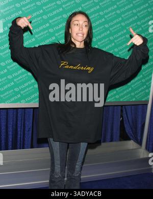 Mai 2002; New York, NY, USA; die ehemalige Hollywood-Madame HEIDI FLEISS wirbt für ihr neues Buch 'pandering' bei der Book Expo America 2002 Messe im Jacob Javits Center. (Bild: Nancy Kaszerman/ZUMAPRESS.com) Stockfoto