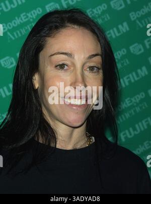 Mai 2002; New York, NY, USA; die ehemalige Hollywood-Madame HEIDI FLEISS wirbt für ihr neues Buch 'pandering' bei der Book Expo America 2002 Messe im Jacob Javits Center. (Bild: Nancy Kaszerman/ZUMAPRESS.com) Stockfoto