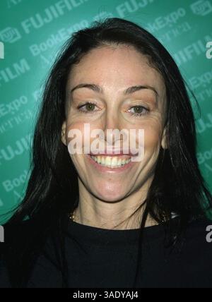 Mai 2002; New York, NY, USA; die ehemalige Hollywood-Madame HEIDI FLEISS wirbt für ihr neues Buch 'pandering' bei der Book Expo America 2002 Messe im Jacob Javits Center. (Bild: Nancy Kaszerman/ZUMAPRESS.com) Stockfoto