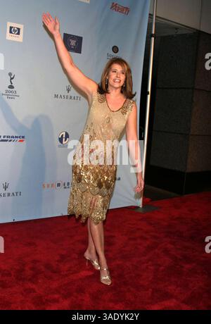November 2003; New York, NY, USA; Schauspielerin LORRAINE BRACCO bei der Ankunft der 31. internationalen Emmy Awards Gala im New York Hilton Hotel. (Bild: Nancy Kaszerman/ZUMAPRESS.com) Stockfoto