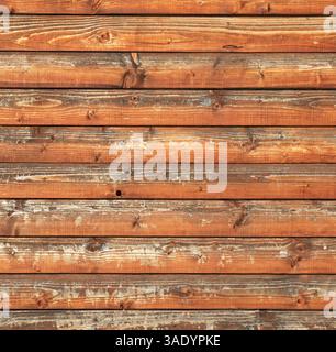 Holz (Holz) Zaunoberfläche, Textur, Hintergrund. Brauner Hintergrund, aus mit brauner Imprägnierung imprägnierten Kiefernplatten. Dekorative Holzwand Stockfoto