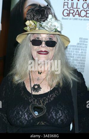 Juli 2004; New York, NY, USA; Schauspielerin SYLVIA MILES bei der New Yorker Vorführung von „Maria Full of Grace“ im AMC Empire Theater. (Bild: Nancy Kaszerman/ZUMAPRESS.com) Stockfoto