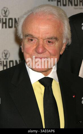 September 2004; New York, NY, USA; JACK VALENTE bei der Ankunft der 5. jährlichen DGA-Auszeichnung im Waldorf Astoria Hotel... (Bild: Nancy Kaszerman/ZUMAPRESS.com) Stockfoto