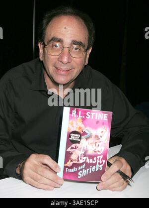 Juni 2005; New York, NY, USA; Autor R.L. STINE auf der Book Expo 2005 NYC im Jacob Javits Convention Center. (Bild: Nancy Kaszerman/ZUMAPRESS.com) Stockfoto