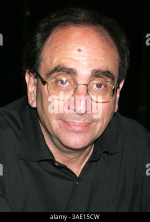 Juni 2005; New York, NY, USA; Autor R.L. STINE auf der Book Expo 2005 NYC im Jacob Javits Convention Center. (Bild: Nancy Kaszerman/ZUMAPRESS.com) Stockfoto