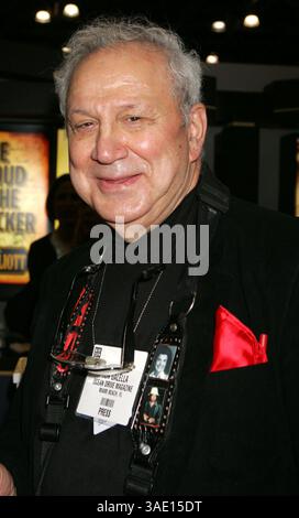 Juni 2005; New York, NY, USA; Fotograf RON GALELLA auf der Book Expo 2005 NYC im Jacob Javits Convention Center. (Bild: Nancy Kaszerman/ZUMAPRESS.com) Stockfoto