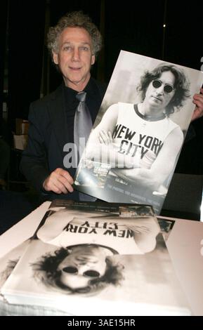 Juni 2005; New York, NY, USA; Fotograf BOB GRUEN auf der Book Expo 2005 NYC im Jacob Javits Convention Center. (Bild: Nancy Kaszerman/ZUMAPRESS.com) Stockfoto