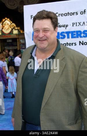 Oktober 2001; Los Angeles, CA, USA; Schauspieler JOHN GOODMAN bei der Premiere von „Monsters Inc.“. (Bild: Lisa O'Connor/ZUMAPRESS.com) Stockfoto