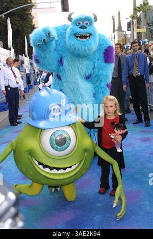 Oktober 2001; Los Angeles, CA, USA; MONSTERS & MARY GIBBS bei der Premiere von „Monsters Inc.“. (Bild: Lisa O'Connor/ZUMAPRESS.com) Stockfoto