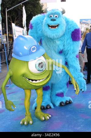 Oktober 2001; Los Angeles, CA, USA; MONSTERS bei der Premiere von „Monsters Inc.“. (Bild: Lisa O'Connor/ZUMAPRESS.com) Stockfoto