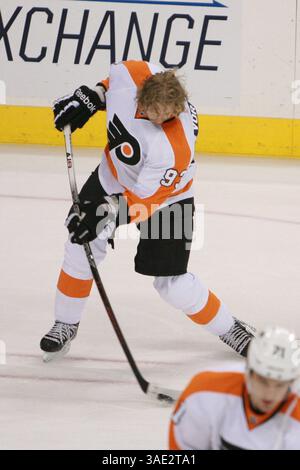 21. Februar 2012: Winnipeg, Manitoba, Kanada, NHL 2012 - 21. Februar; Winnipeg, MB, CAN; Philadelphia Flyers Forward Jakub Voracek Â (93) während des Vorspiels im MTS Centre. Obligatorischer Credit: Bobby Navasca – Southcreek Global Media (Bild: © Bobby Navasca/Southcreek/ZUMAPRESS.com) Stockfoto