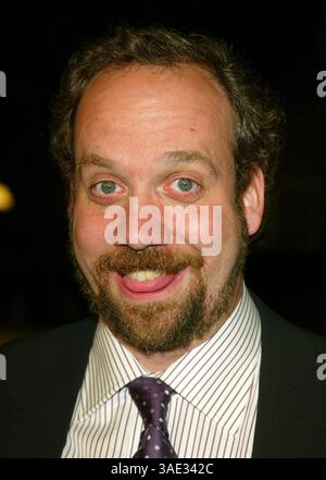 Dezember 2003; Hollywood, Kalifornien, USA; Schauspieler PAUL GIAMATTI bei der "Paycheck"-Weltpremiere im Mann Chinese Theater. (Bild: Lisa O'Connor/ZUMAPRESS.com) Stockfoto