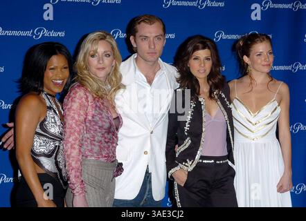 März 2004; Las Vegas, NV, USA; Cast NIA LONG, JANE KRAKOWSKI, JUDE LAW, MARISA TOMEI & SIENNA MILLER bei der ShoWest Convention im Paris Hotel. (Bild: Lisa O'Connor/ZUMAPRESS.com) Stockfoto