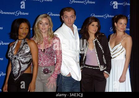 März 2004; Las Vegas, NV, USA; Cast NIA LONG, JANE KRAKOWSKI, JUDE LAW, MARISA TOMEI & SIENNA MILLER bei der ShoWest Convention im Paris Hotel. (Bild: Lisa O'Connor/ZUMAPRESS.com) Stockfoto