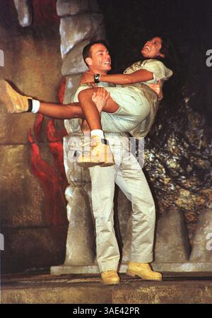 April 2001; Barcelona, Spanien; Nur Nordamerikanische Verkäufe! Schauspieler JEAN-CLAUDE VAN DAMME im Universal's Port Aventura, einem Freizeitpark in der Nähe von Barcelona, um die neue Attraktion „Feuertempel“ zu eröffnen. . (Kreditbild: Remi Agency/ZUMAPRESS.com) Stockfoto