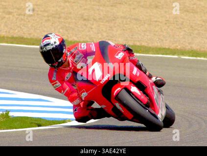 Mai 2001; Jerez, Spanien; nur nordamerikanische Verkäufe! Fahrer CARLOS CHECA beim Grand Prix der Jerez Motorcycle Rally. Er stürzte sein Fahrrad ab und endete im Krankenhaus mit einem gebrochenen Schlüsselbein und einem verletzten Bein.. (Kreditbild: Remi Agency/ZUMAPRESS.com) Stockfoto