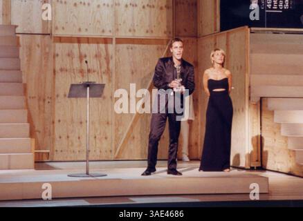 September 2001; San Sebastian, Spanien; NUR Verkauf in den USA! Schauspieler JEAN BAPTISTE IRIAS bei den „Concha de Oro Awards“ für die Auszeichnung der spanischen Filmfestspiele. (Kreditbild: Remi Agency/ZUMAPRESS.com) Stockfoto