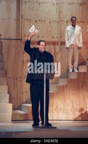 September 2001; San Sebastian, Spanien; NUR Verkauf in den USA! Neuer Direktor des Preises GERARDO TORT bei den „Concha de Oro Awards“, die die Preisträger des Spanischen Filmfestivals würdigt. (Kreditbild: Remi Agency/ZUMAPRESS.com) Stockfoto