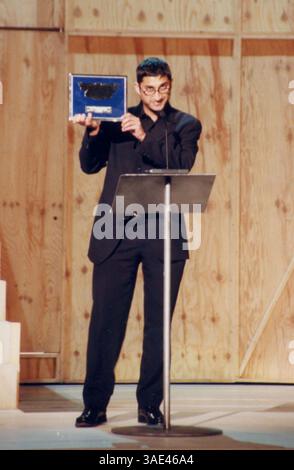 September 2001; San Sebastian, Spanien; NUR Verkauf in den USA! Regisseur ASIF KAPADIA bei den „Concha de Oro Awards“ für die Auszeichnung der spanischen Filmfestspiele. (Kreditbild: Remi Agency/ZUMAPRESS.com) Stockfoto