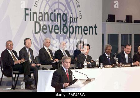 März 2002; Monterrey, MEXIKO; US-Präsident GEORGE W. BUSH spricht auf der Internationalen Konferenz der Vereinten Nationen für Entwicklungsfinanzierung. (Kreditbild: Remi Agency/ZUMAPRESS.com) Stockfoto