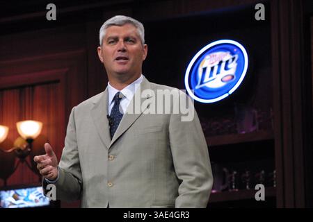 März 2003; Las Vegas, USA; Navy Commander D. Michael Abrashoff hält eine Rede vor Miller Beer Distributoren während des jährlichen Seminars in Las Vegas. (Bild: Ruaridh Stewart/ZUMAPRESS.com) Stockfoto