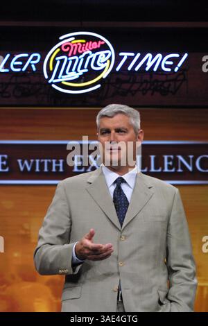 März 2003; Las Vegas, USA; Navy Commander D. Michael Abrashoff hält eine Rede vor Miller Beer Distributoren während des jährlichen Seminars in Las Vegas. (Bild: Ruaridh Stewart/ZUMAPRESS.com) Stockfoto