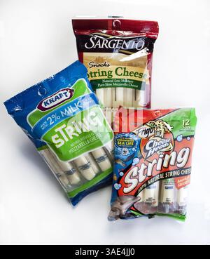 Februar 2012 – Chicago, IL, USA – die Affinität zum Käse ist in den frühen Jahren der Kindheit weit verbreitet. Zu den Marken von Streichkäse gehören Kraft, Sargento und Frigo. (Bild: © Bill Hogan/Chicago Tribune/MCT/ZUMAPRESS.com) Stockfoto