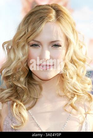 Mai 2004; Hollywood, CA, USA; Schauspielerin KATE HUDSON bei der Premiere von „Raising Helen“ im El Capitan Theatre. (Bild: Rena Durham/ZUMAPRESS.com) Stockfoto