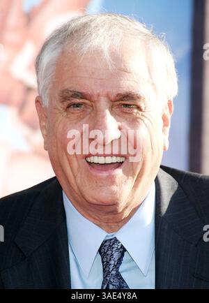 Mai 2004; Hollywood, CA, USA; Regisseur GARY MARSHALL bei der Premiere von „Raising Helen“ im El Capitan Theatre. (Bild: Rena Durham/ZUMAPRESS.com) Stockfoto