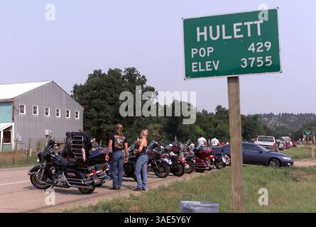 August 2000; Hulett, Wyoming, USA; Sturgis Motorradrennen Woche. Die Einwohnerzahl von Hulett, die 429 ist, steigt in wenigen Stunden auf schätzungsweise 250.000 Menschen an. (Bild: Alan Carroll/ZUMAPRESS.com) Stockfoto