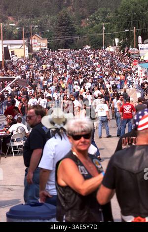August 2000; Hulett, Wyoming, USA; die Menschenmenge in Huletts Main Street um 10 Uhr am Mittwochmorgen. . (Bild: Alan Carroll/ZUMAPRESS.com) Stockfoto