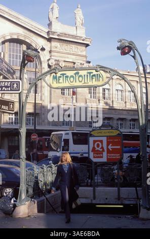 November 1999; Paris, FRANKREICH; Eingang der U-Bahn-Station Gare du Norde in Paris, Frankreich. Die U-Bahn hat über 300 Stationen, von denen St. Lazare am meisten frequentiert ist. . (Bild: Seamas Culligan/ZUMAPRESS.com) Stockfoto