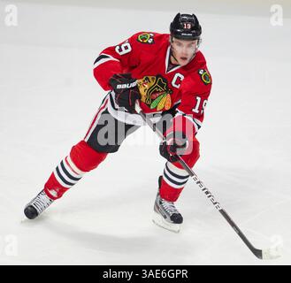 20. Januar 2012: Chicago, IL. Blackhawk Jonathan Toews #19 in Aktion während des NHL-Spiels zwischen den Chicago Blackhawks und den Florida Panthers im United Center in Chicago, Illinois. (Bild: © Mike Wulf/Cal Sport Media/ZUMAPRESS.com) Stockfoto