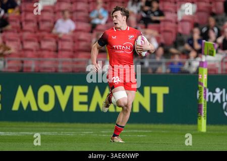 6. April 2025; Singapur National Stadium; HSBC International Rugby Sevens Singapore Day 2; James Pavey aus Großbritannien bricht aus, um einen Versuch während des 5. Platzes gegen Großbritannien gegen Uruguay zu erzielen Stockfoto