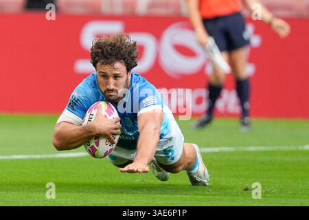 6. April 2025; Singapur National Stadium; HSBC International Rugby Sevens Singapore Day 2; Diego Ardao aus Uruguay taucht im Halbfinale Irland gegen Uruguay auf Platz 5 ein Stockfoto