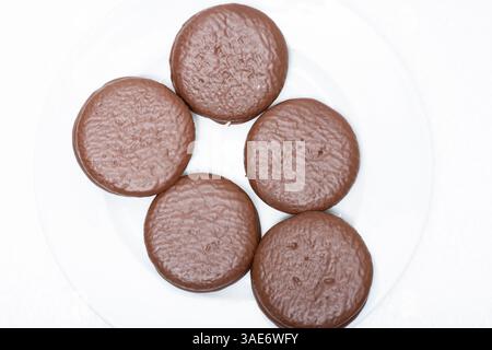 Chocopie isolierte Nahaufnahmen mit weißem Hintergrund Stockfoto
