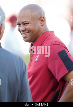 22. Oktober 2011: Stanford-Cheftrainer David Shaw vor dem NCAA Football-Spiel zwischen den Stanford Cardinal und den Washington Huskies im Stanford Stadium in Palo Alto, CA. Stanford besiegte Washington mit 65:21. â© Damon Tarver/Cal Sport Media(Kreditbild: © Damon Tarver/Cal Sport Media/ZUMAPRESS.com) Stockfoto