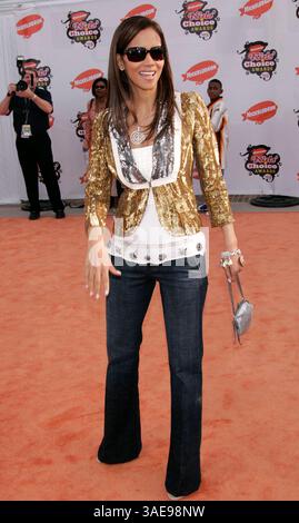 April 2005; Westwood, Kalifornien, USA; Schauspielerin HALLE BERRY bei den Nickelodeon's Kids' Choice Awards 2005 - ANKUNFT im Pauley Pavillion der UCLA. (Bild: Lisa O'Connor/ZUMAPRESS.com) Stockfoto