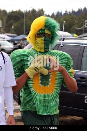 17. September 2011: Ein Oregon-Fan vor dem NCAA Football-Spiel zwischen den Oregon Ducks und Southern Missouri im Autzen Stadium, Eugene OR (Credit Image: © Larry C. Lawson/Cal Sport Media/ZUMAPRESS.com) Stockfoto