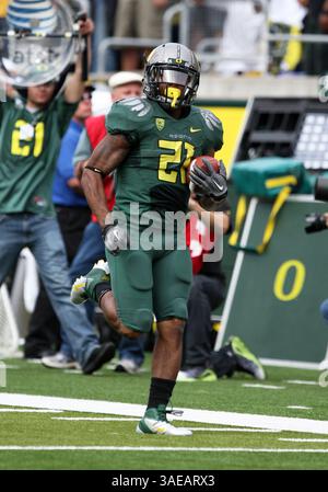 17. September 2011: LaMichael James erzielt im zweiten Quartal einen Touchdown während des NCAA Football-Spiels zwischen den Oregon Ducks und Southern Missouri im Autzen Stadium, Eugene OR (Credit Image: © Larry C. Lawson/Cal Sport Media/ZUMAPRESS.com) Stockfoto